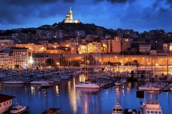 que-faire-en-couple-a-marseille-avant-ou-apres-une-nuit-en-love-room