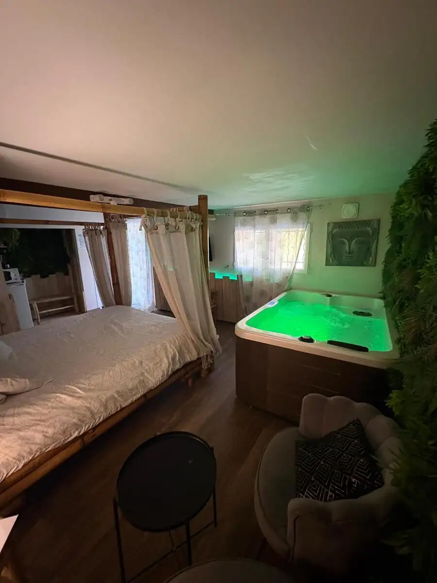 Chambre d�h�te avec jacuzzi � Marseille : l�alliance parfaite du confort et de la d�tente